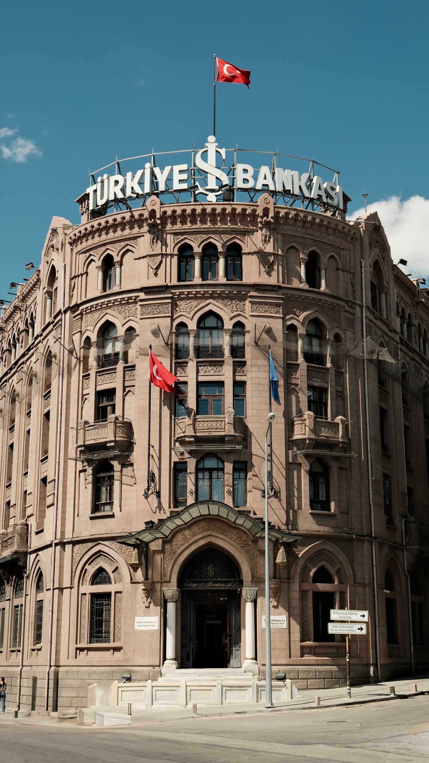 A captivating view of the historic Türkiye İş Bankası building in Ankara, adorned with Turkish flags.