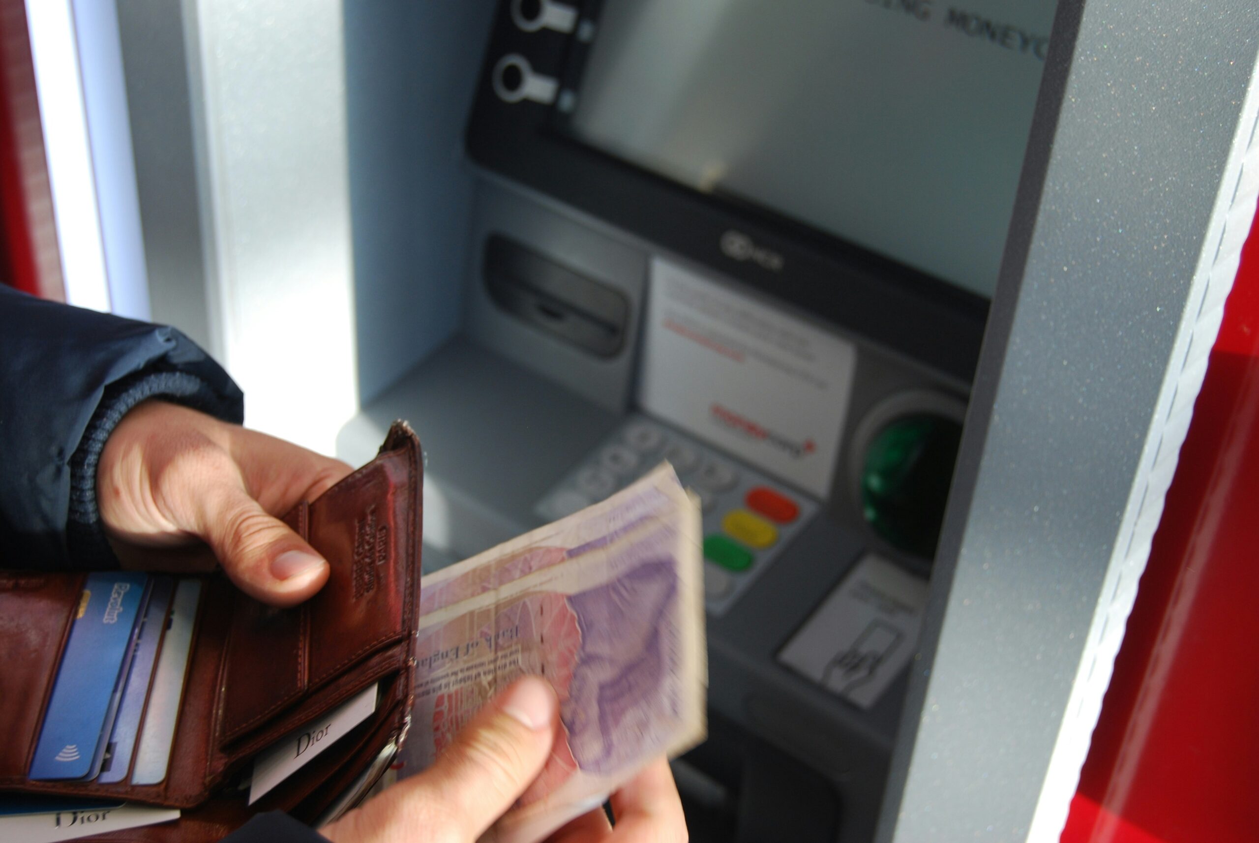 ATM Para Vermiyorsa Ne Yapılır?